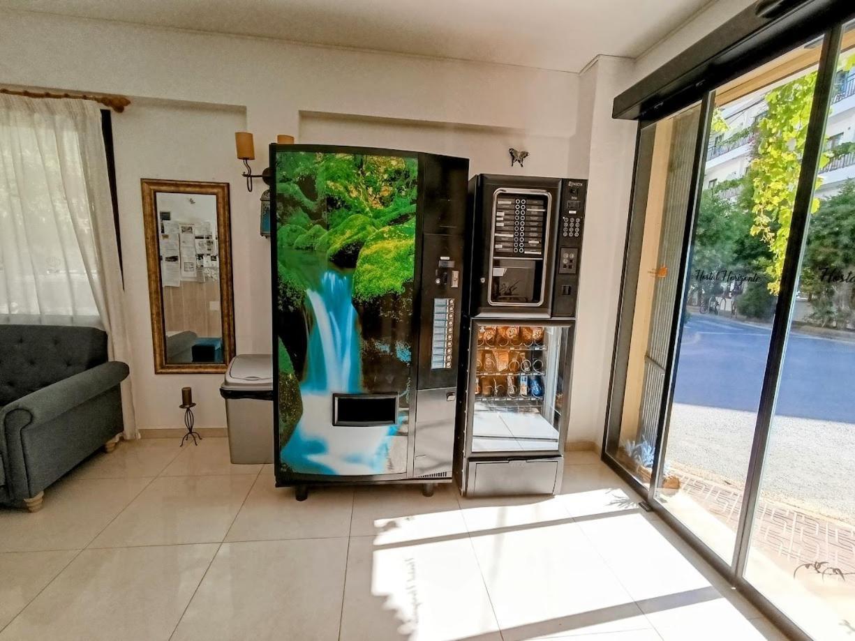 Hostal Horizonte Sant Antoni de Portmany Extérieur photo A vending machine in Greece