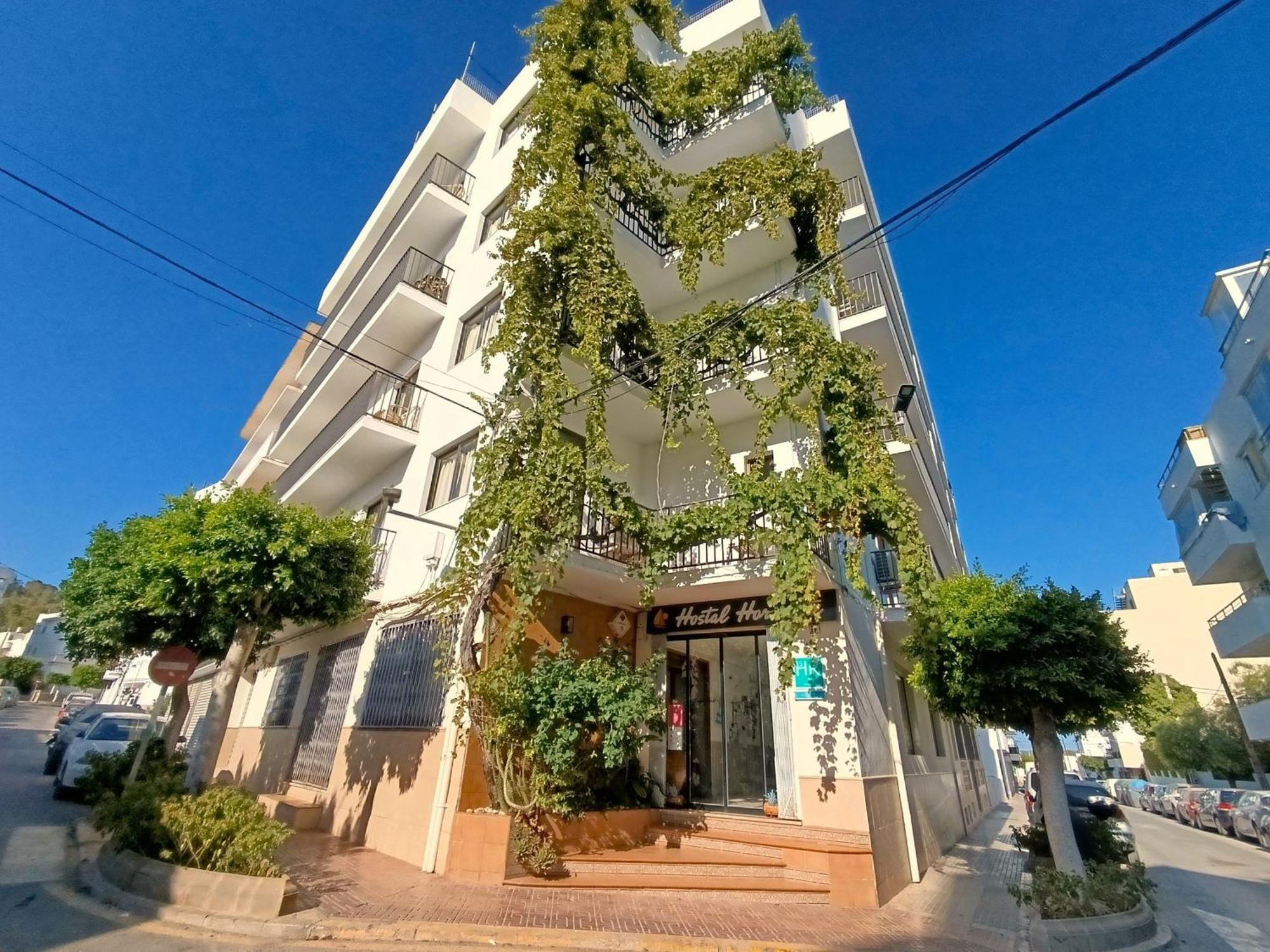 Hostal Horizonte Sant Antoni de Portmany Extérieur photo The building of the university library