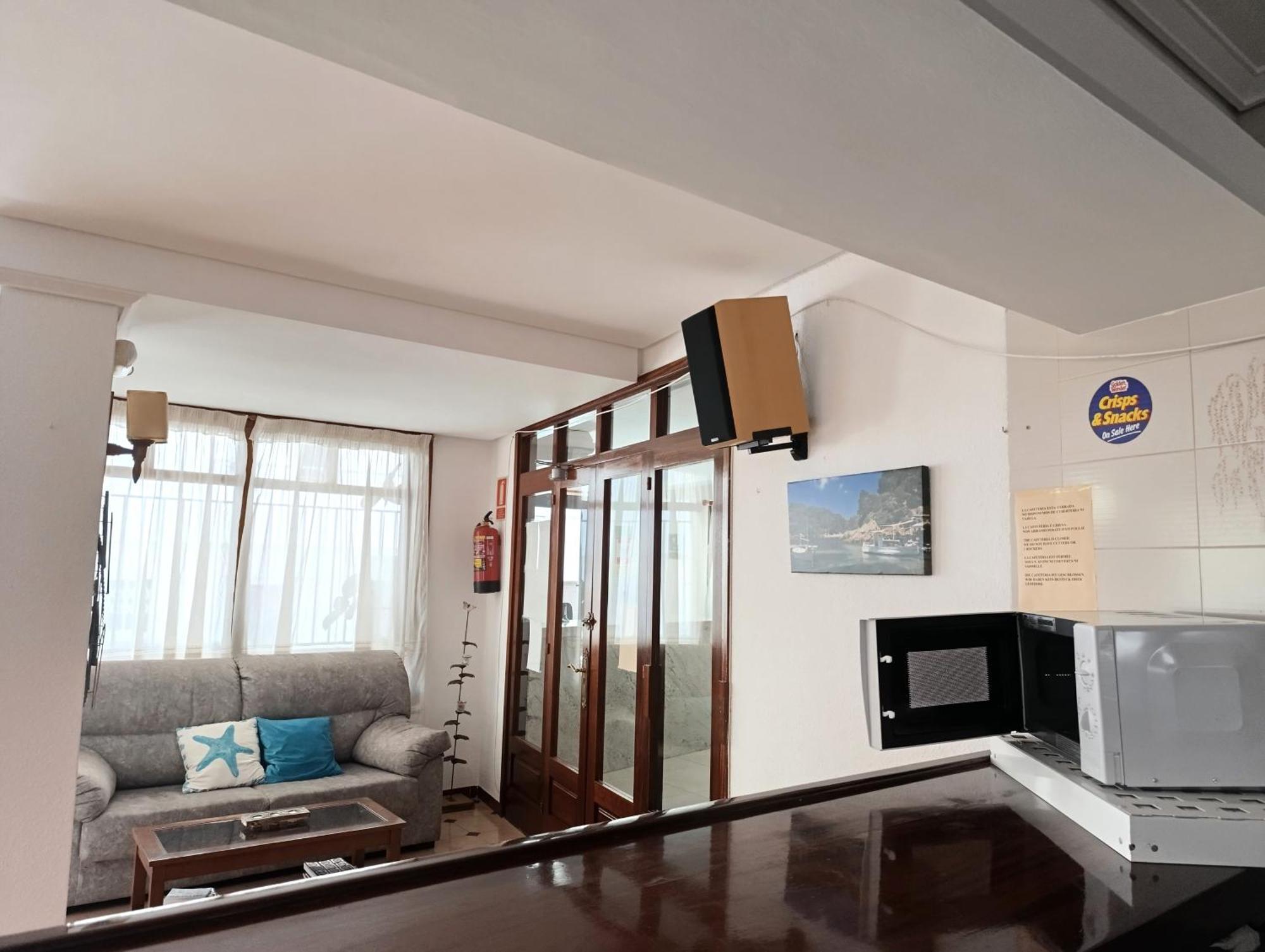 Hostal Horizonte Sant Antoni de Portmany Extérieur photo A 3D rendering of a living room