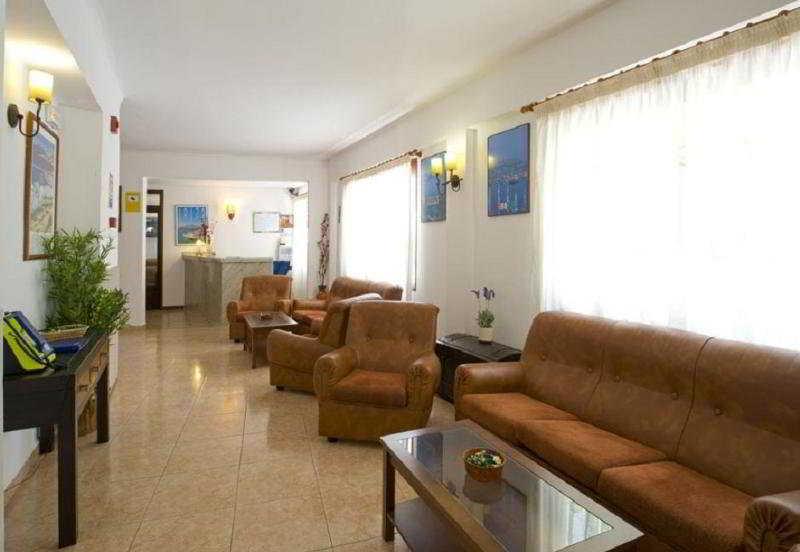Hostal Horizonte Sant Antoni de Portmany Extérieur photo The lobby of the hotel