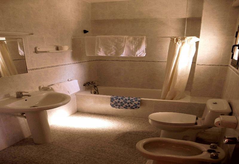 Hostal Horizonte Sant Antoni de Portmany Extérieur photo Bathroom