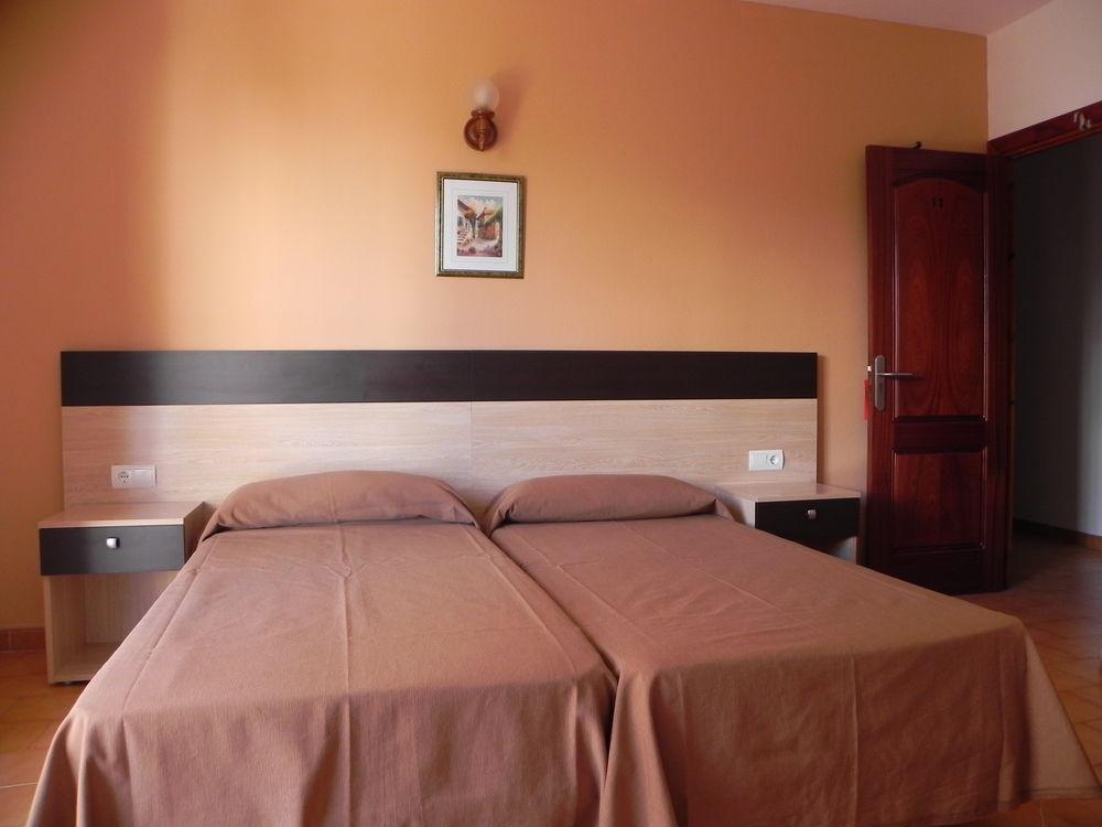Hostal Horizonte Sant Antoni de Portmany Extérieur photo A bedroom