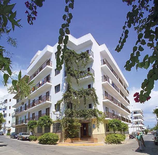 Hostal Horizonte Sant Antoni de Portmany Extérieur photo The building of the university library