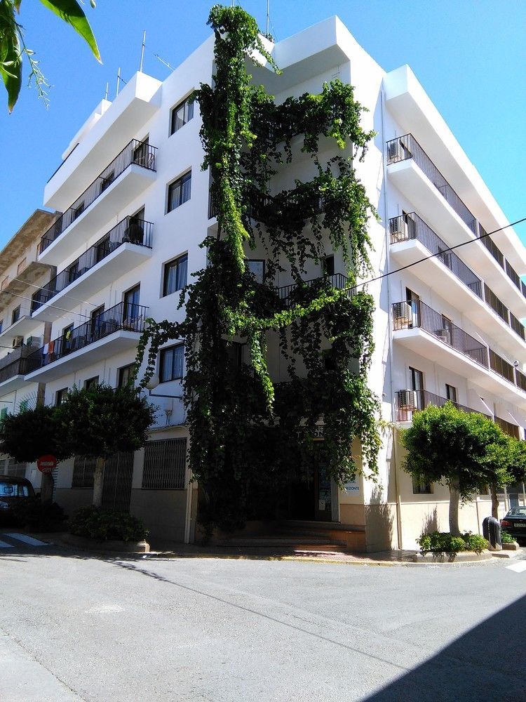 Hostal Horizonte Sant Antoni de Portmany Extérieur photo The building of the university library