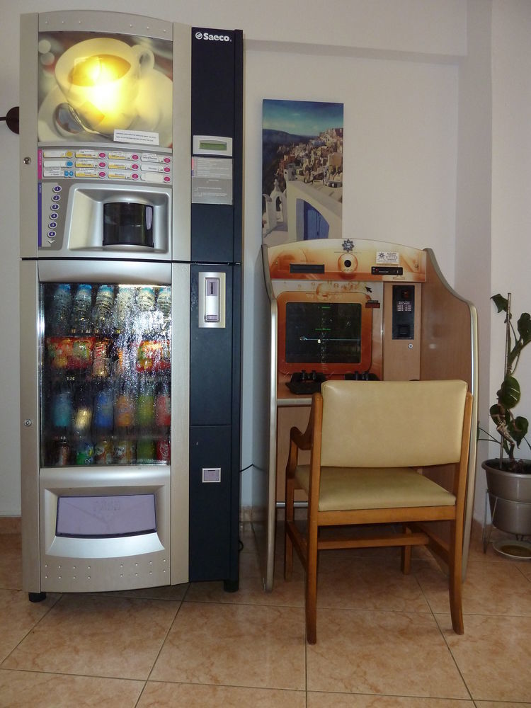 Hostal Horizonte Sant Antoni de Portmany Extérieur photo A typical Japanese coffee vending machine