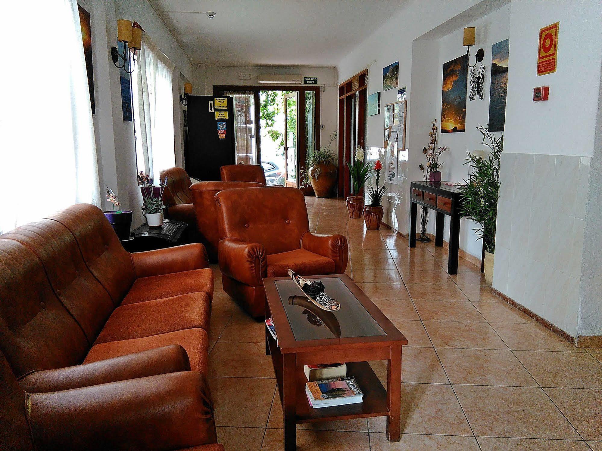 Hostal Horizonte Sant Antoni de Portmany Extérieur photo The lobby of the airport